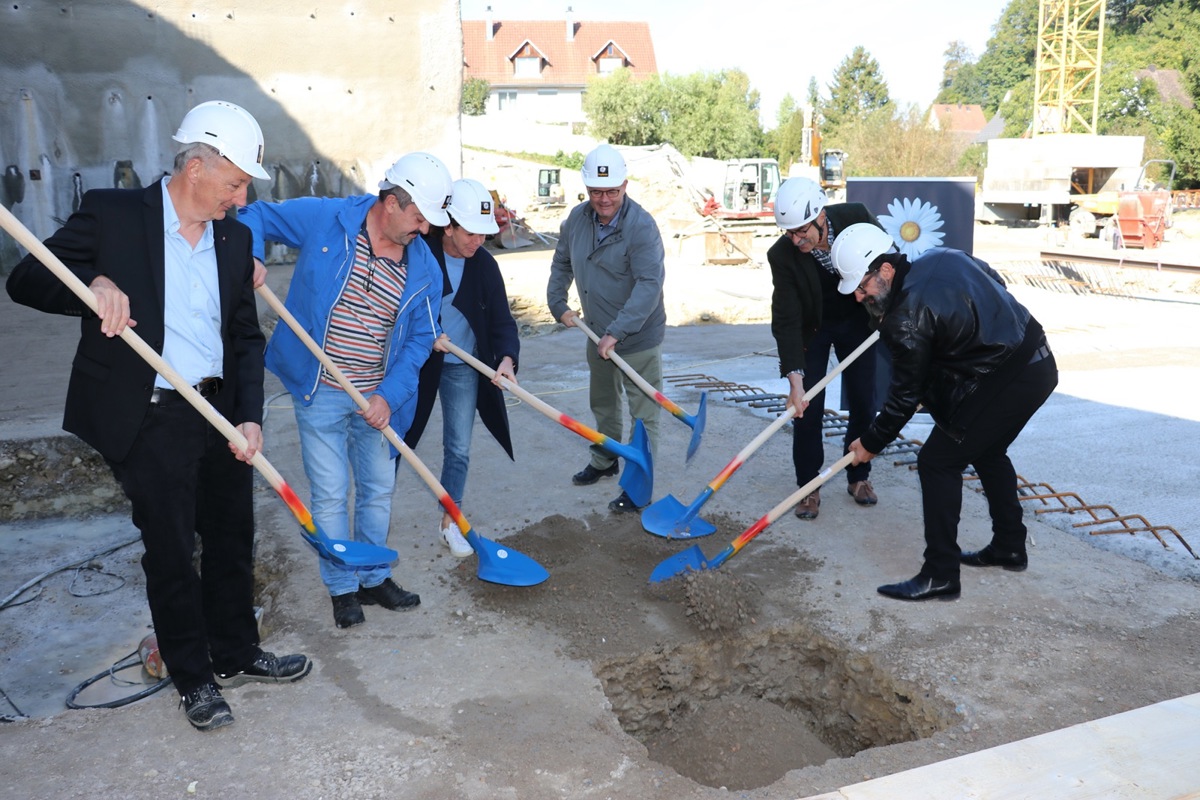 Projektleiter Roman Koller (ganz links) ist stolz