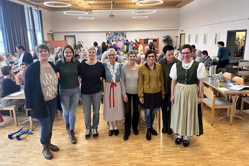 1402 7 Landfrauen Vorstände Sm25