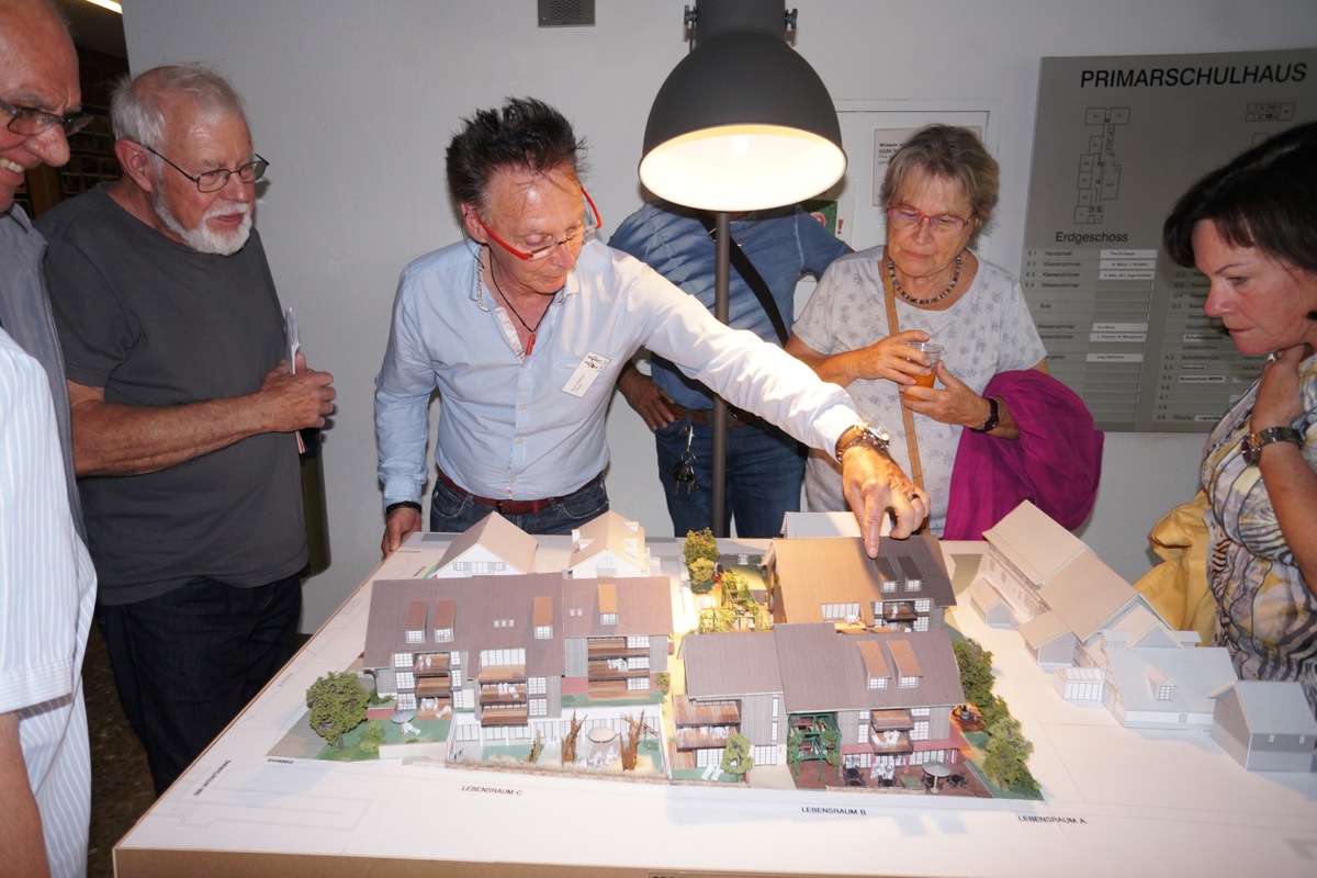 Projektverfasser Kurt Steiner (rote Brille