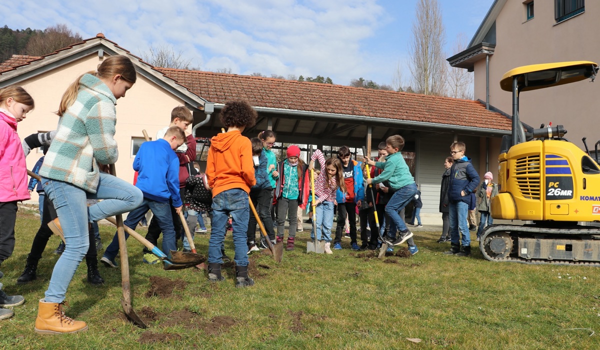 0_2802_1_spatenstich-stammheim_jbe1.jpg 0_2802_1_spatenstich-stammheim_jbe1.jpg