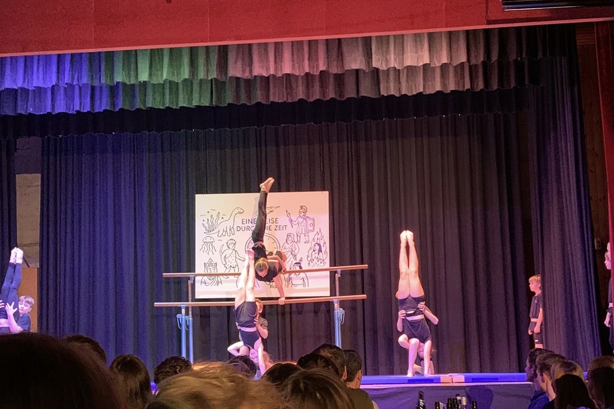 Die Abendunterhaltung des TV Wilen-Neunforn lief unter dem Motto «Eine Reise durch die Zeit».