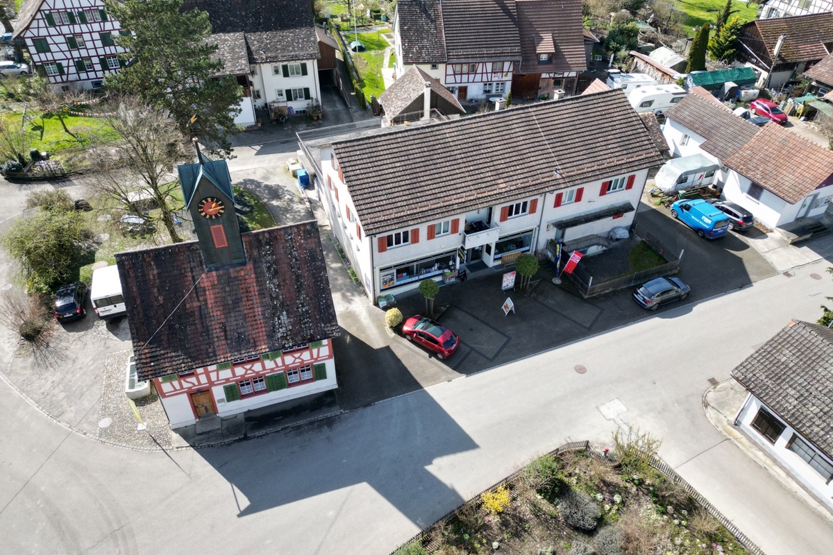 Mitten im Dorf, aber bald geschlossen: Nur dank Engagement von allen Seiten konnte der Volg-Laden in Rudolfingen überhaupt so lange geöffnet bleiben.