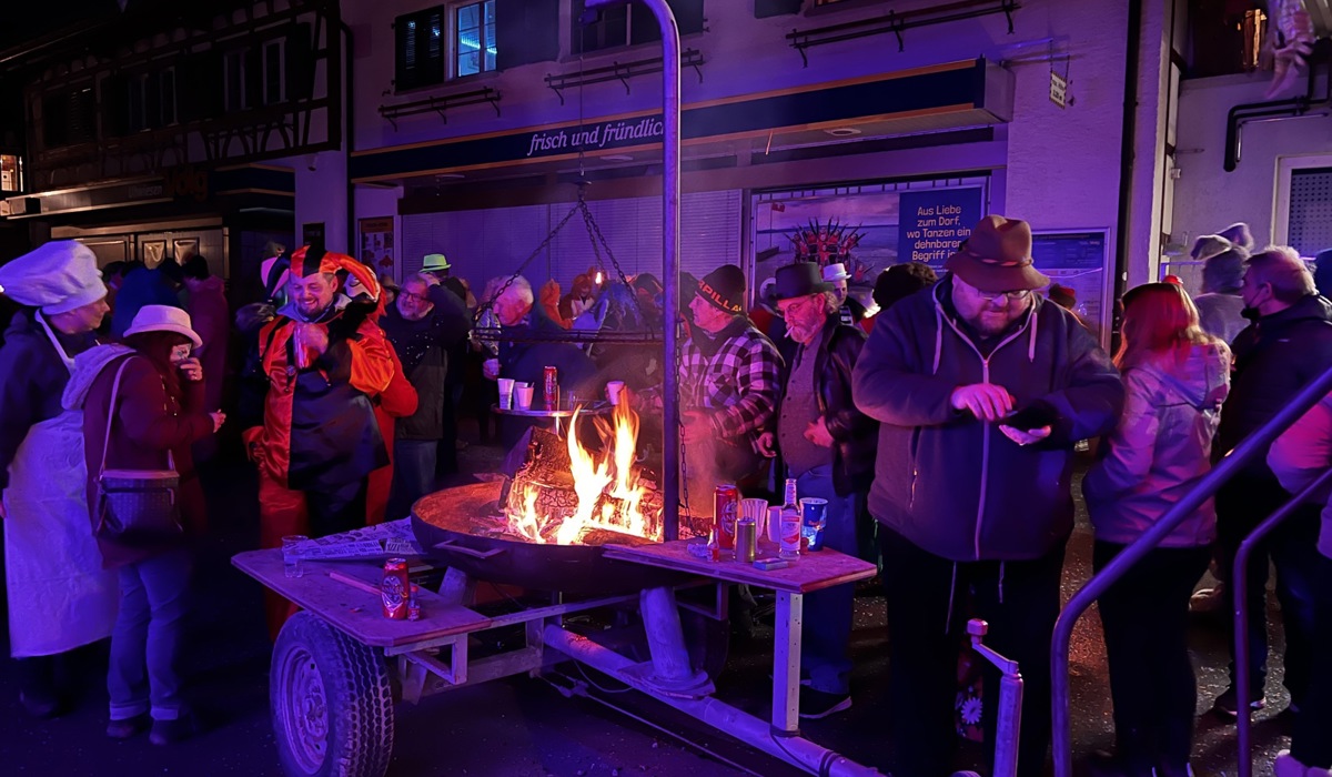 das-grill-waegeli-des-oertlichen-metzgers-sorgt-fu-r-food-und-waerme2.jpg das-grill-waegeli-des-oertlichen-metzgers-sorgt-fu-r-food-und-waerme2.jpg