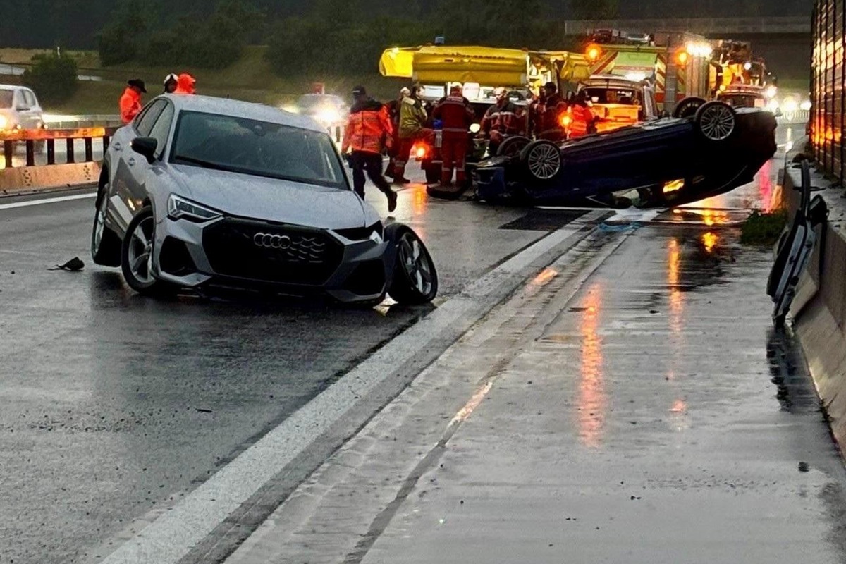 Wegen Aquaplaning: Unfall auf der A4 bei Oerlingen.