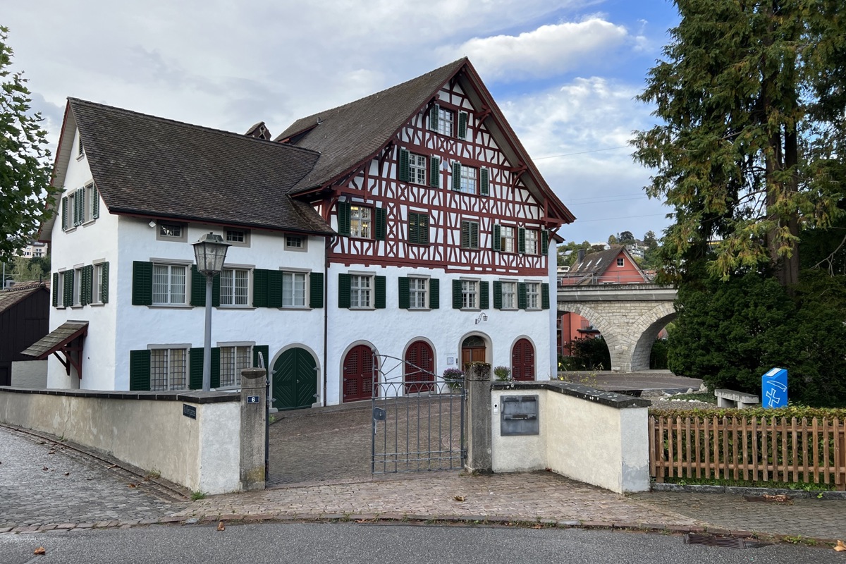 Das Notariat Feuerthalen betreut acht Gemeinden und ist im Gemeindehaus untergebracht.