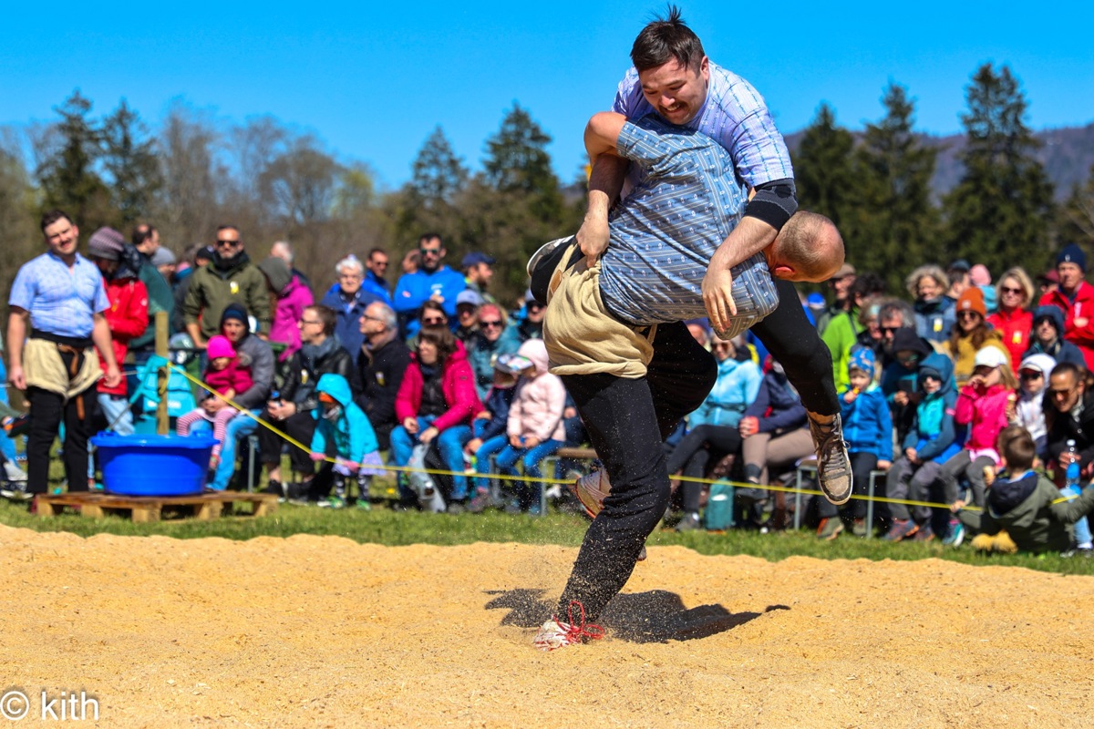 Philipp Lehmann (mit dem Rücken zur Kamera) zog in den Schlussgang ein. Philipp Lehmann (mit dem Rücken zur Kamera) zog in den Schlussgang ein.