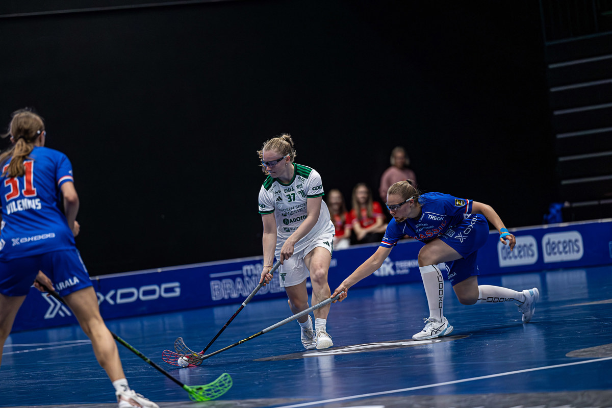 Linn Larsson spielt auch in Umea mit der Nr. 37. Linn Larsson spielt auch in Umea mit der Nr. 37.