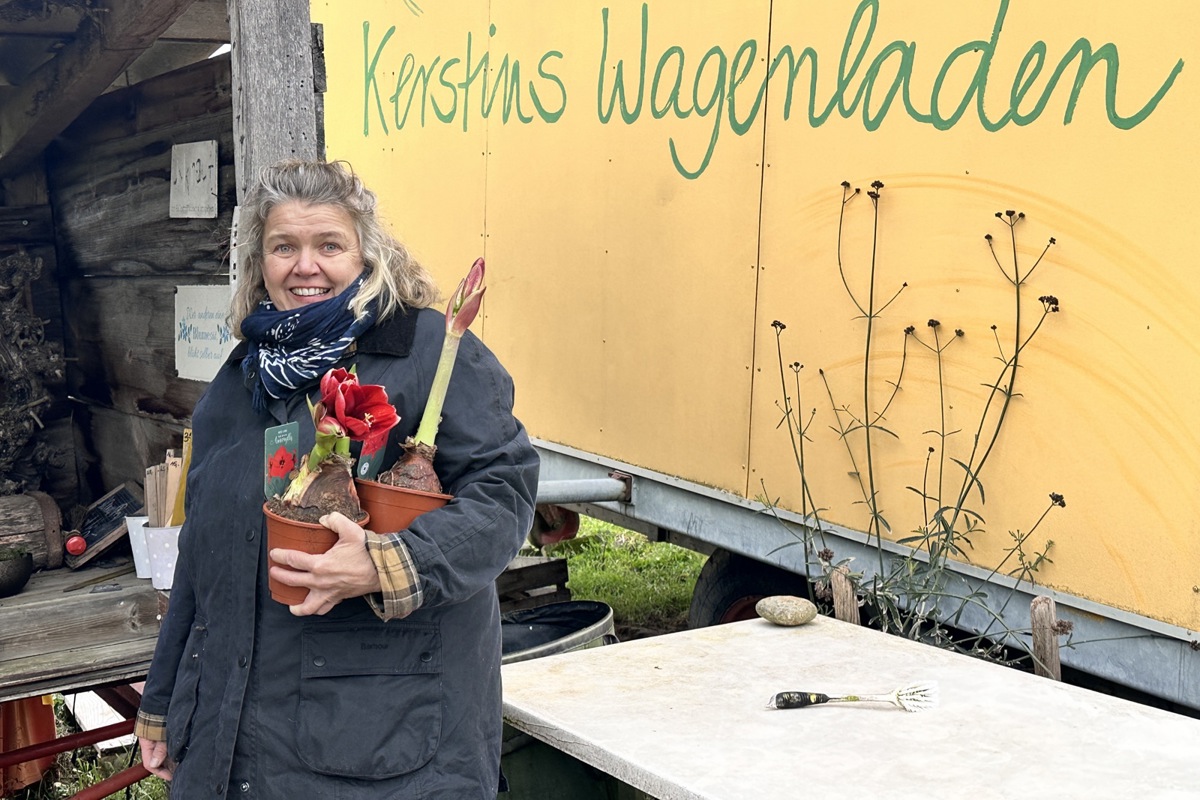 Für schöne Ideen packt sie gerne an: Kerstin Marrek-Billing, die Frau hinter dem signalgelben Laden am Strassenrand.