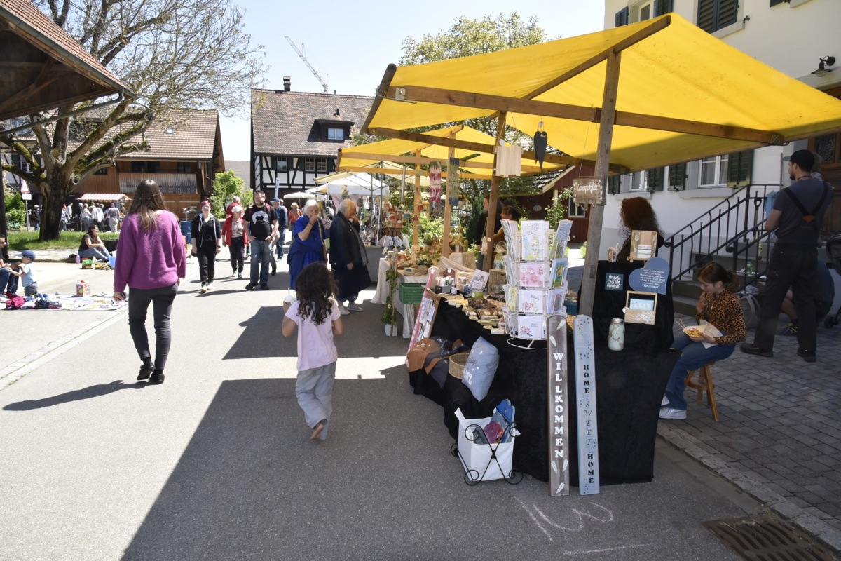 45 Stände, ein Kinderflohmarkt und Stände mit Fingerfood luden zum gemütlichen Bummel.