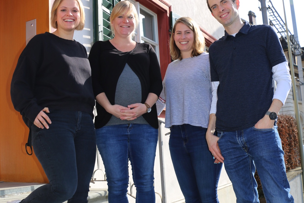 Kathrin Durscher (links) und Michael Bruder von der Suchtberatung sowie Christa Gomez (Zweite von links) und Sabrina Hansen von der Suchtprävention beschäftigt das Rauschtrinken von Jugendlichen.