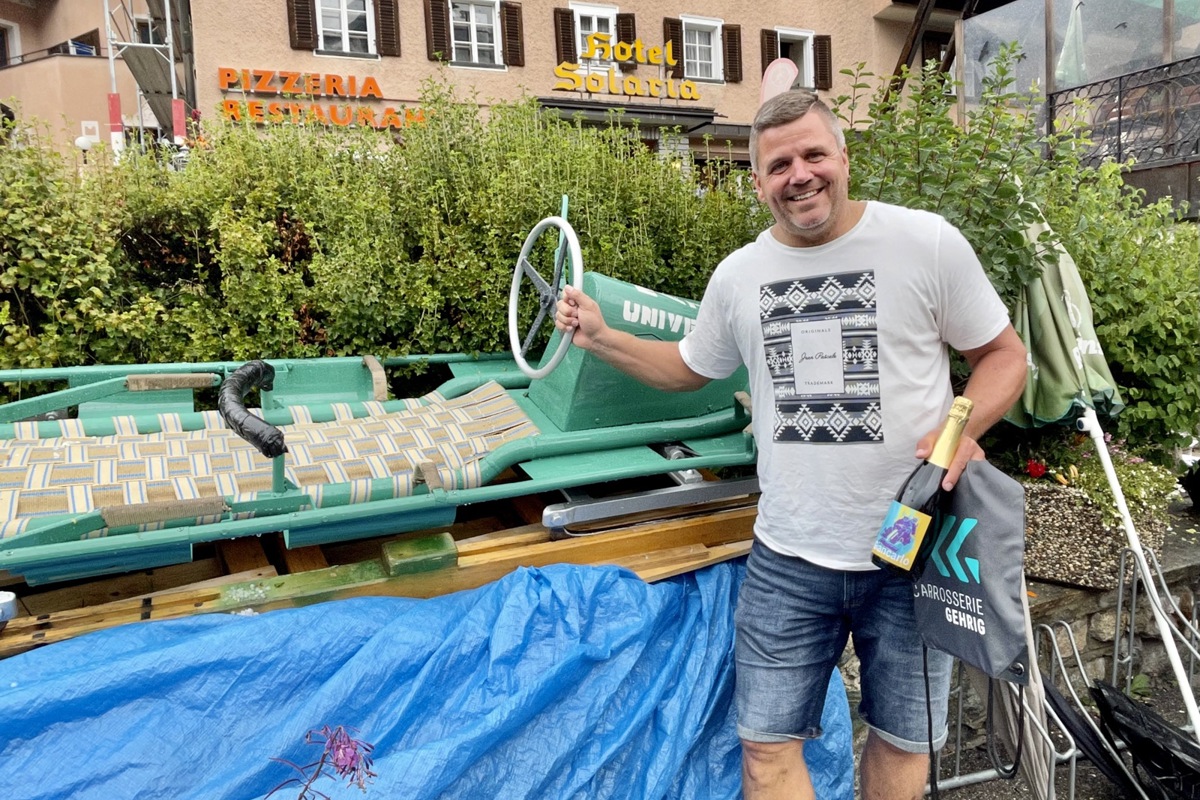 Olympiasieger und Projektgötti Beat Hefti mit dem auf den Namen Solaria getauften Feierabend-Bob.