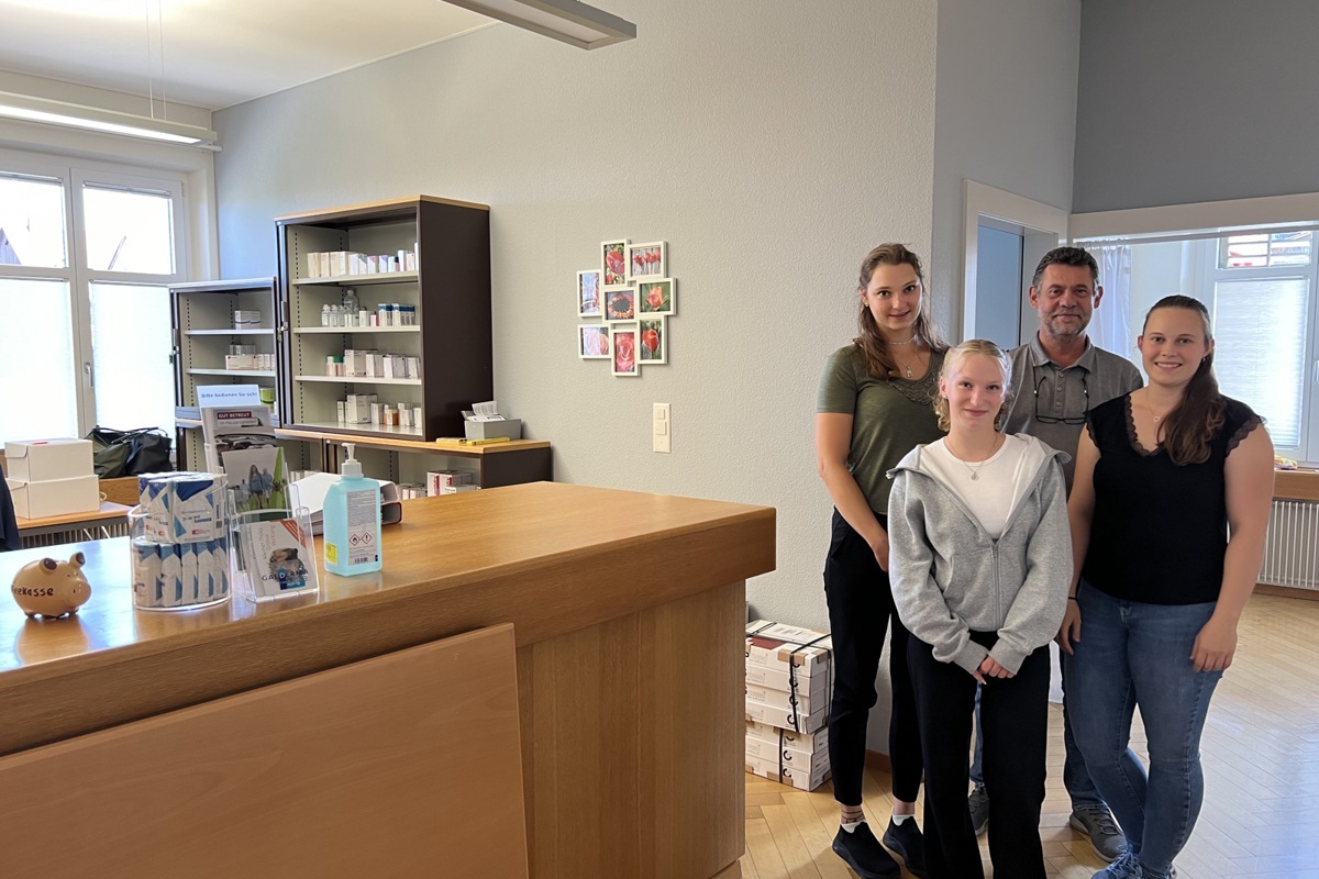 Richten sich vorübergehend in der ehemaligen Kanzlei in Humlikon ein: Laura Fusco (MPA) Richten sich vorübergehend in der ehemaligen Kanzlei in Humlikon ein: Laura Fusco (MPA)