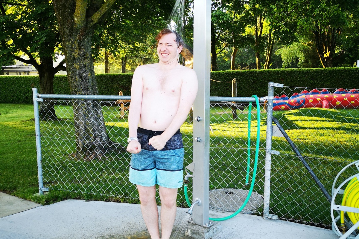 Unter der Dusche war es noch kalt Unter der Dusche war es noch kalt