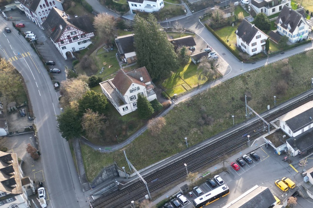 Drei der 44 Notariate im Kanton befinden sich im Weinland und werden von zwei Notaren geführt, Urs Schaltegger in Andelfingen (Bild Notariat Andelfingen), Stefan Stutz in Feuerthalen und Stammheim. Nächstes Mal gewählt werden Notarinnen und Notare am 12. April 2026, stille Wahlen sind möglich.