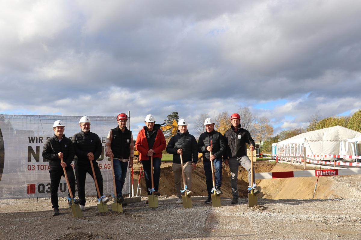 Freuen sich auf den Baustart gleich neben der A4: Quirin Schneider, René Erb, Marco Stamm, Gerold Mändli, Heiri Blatter, Ueli Spalinger und Mike Günthardt (von links).