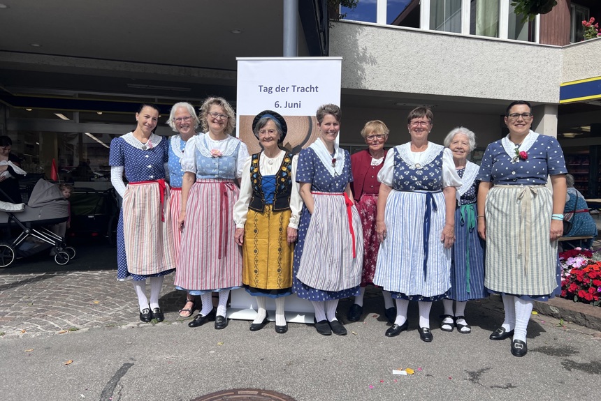 1106 4 Trachten318