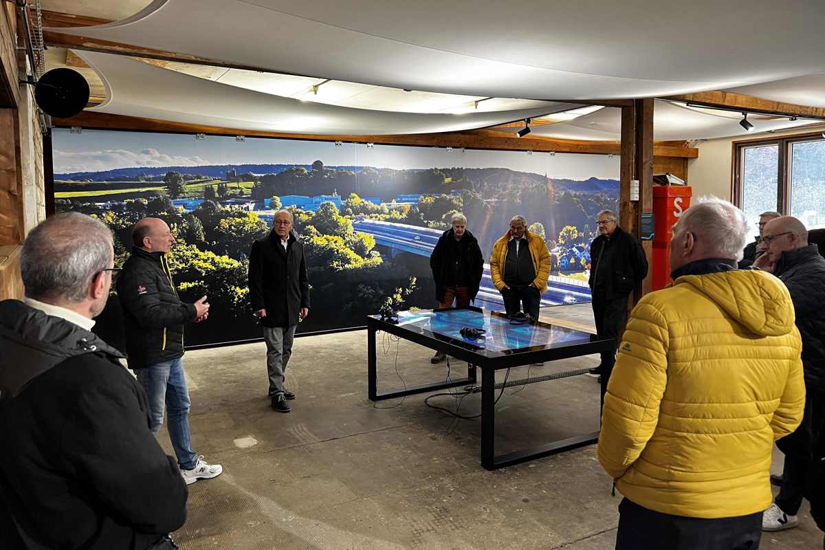 Dominik Krebs (l.) und Walter Staub informierten im öffentlich zugänglichen Besucherzentrum über den A4-Ausbau und die Folgen für den Verkehr.