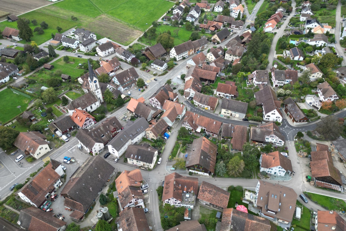 Hier soll künftig Tempo 30 gelten. Links: Im Vordergrund ein Teil der geplanten Tempo-30-Zone Nord, im Hintergrund in Richtung Rheinau beginnt die Zone West.