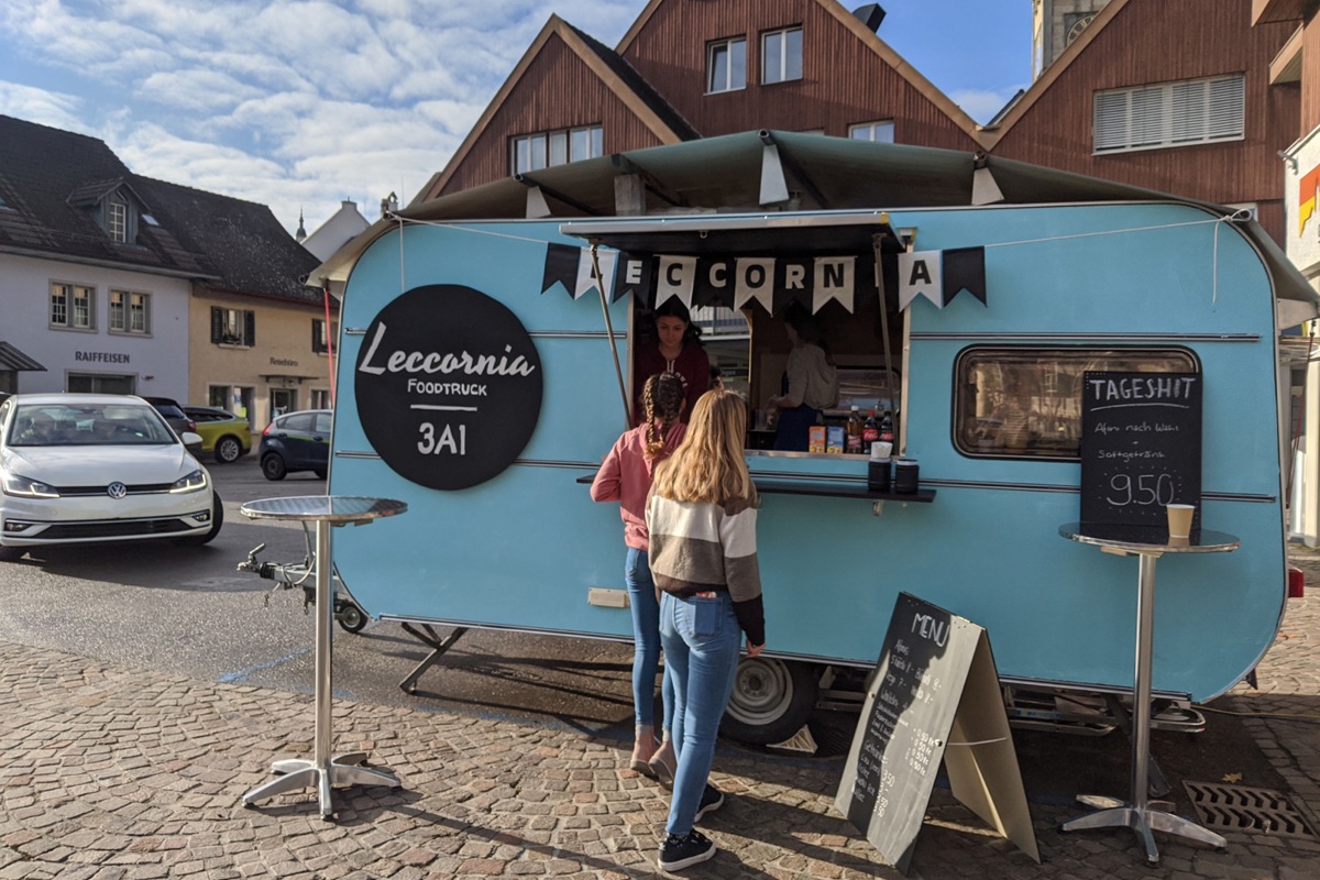 Die Premiere am Samstag auf dem Marktplatz ist geglückt. Beim Abräumen gabs Probleme – ein Polizist (siehe Kasten) beanstandete das Gefährt und liess die Schülerinnen und Schüler auflaufen.