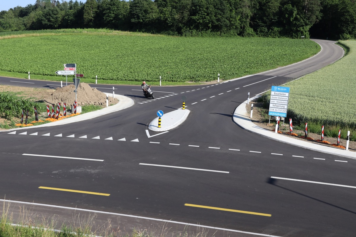 Die neue Verkehrsführung und die Insel bleiben, die Betonrampen an den Rändern werden nun noch angepasst.