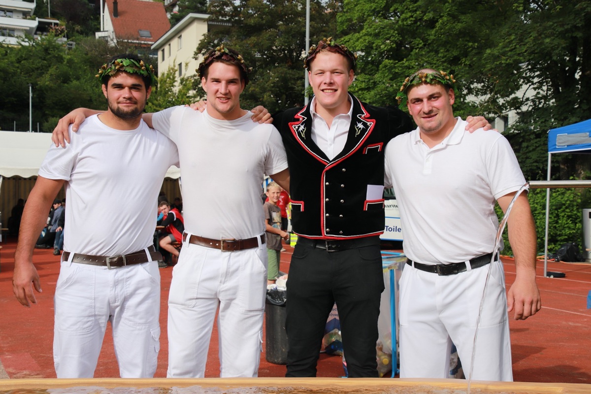 Gleich vier Weinländer Athleten holten sich am Zürcher Kantonalschwingfest einen Kranz (von links): Jeremy Vollenweider