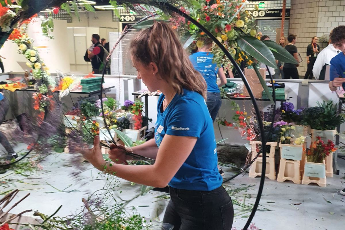 Bei der Vorausscheidung für die Berufsmeisterschaft SwissSkills kann den Floristinnen und Floristen am Donnerstag zugeschaut werden. Bild von 2022.