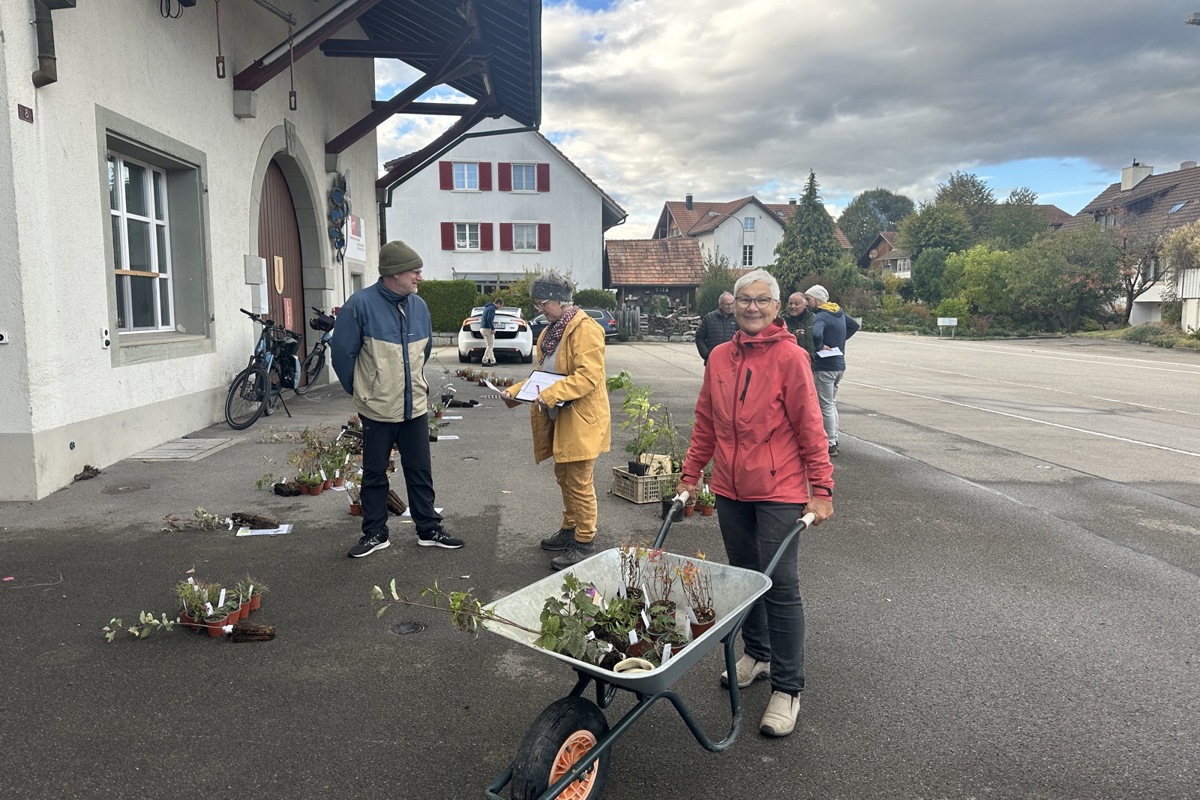 Das ganze Jahr über leistet das Naturnetz Einsätze unter freiem Himmel. Am Freitag führte das zu zusätzlichem Traktor- und Garettenverkehr beim Werkhof Oberstammheim.