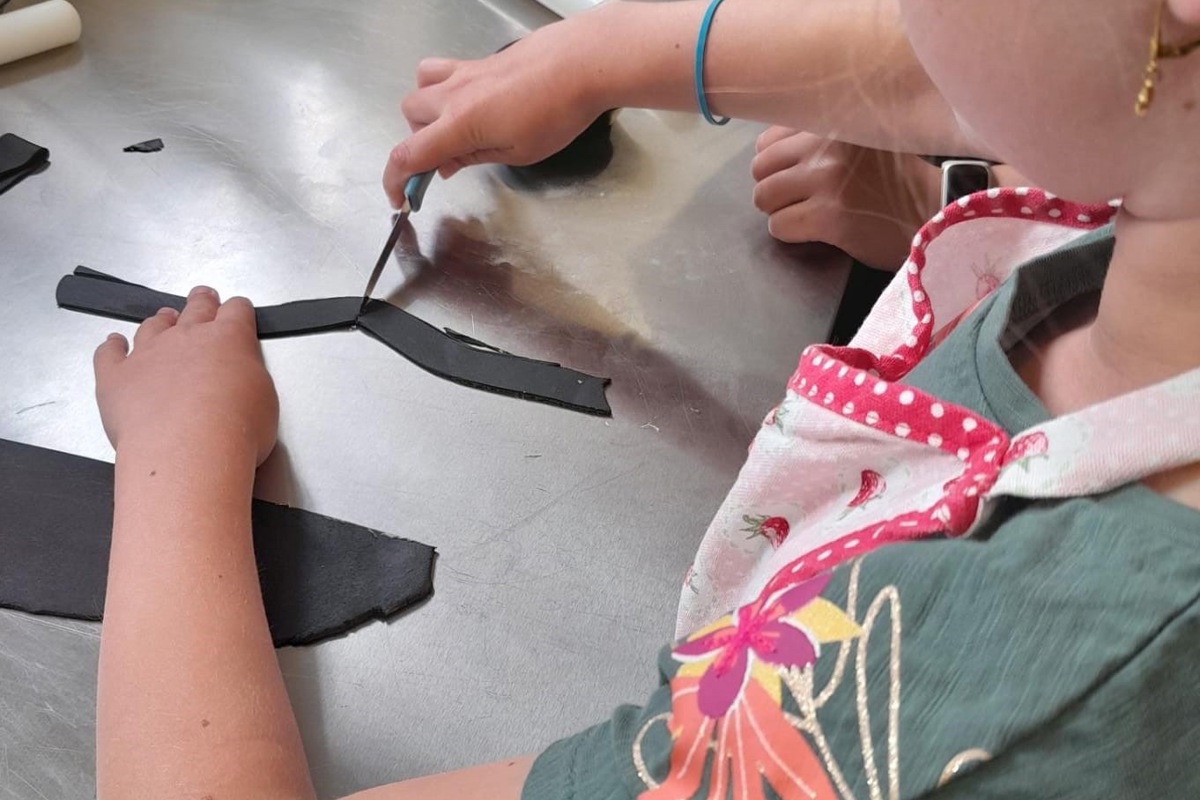 Modellieren mit Fondant ist einer von 28 Ferienkursen für Kinder aus der weiteren Region. 