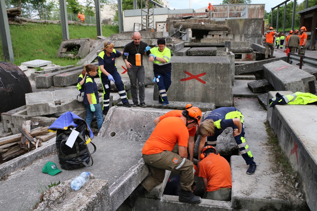Reger Betrieb im AZA: Rund 90 Zivilschützer und Samariter kümmern sich um die Opfer eines Erdbebens.