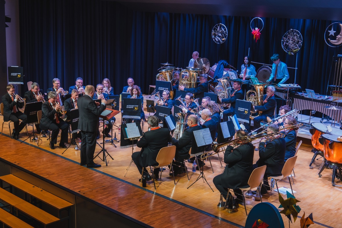 Die Brass Band Henggart brillierte unter der Leitung des neuen Dirigenten Sepp Zürcher am Winterkonzert.