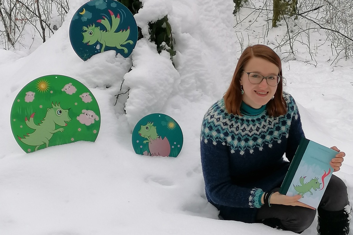 Im Schnee und Eis fühlt sich Drache Ronni vom Rhonegletscher zu Haus. Die Autorin
