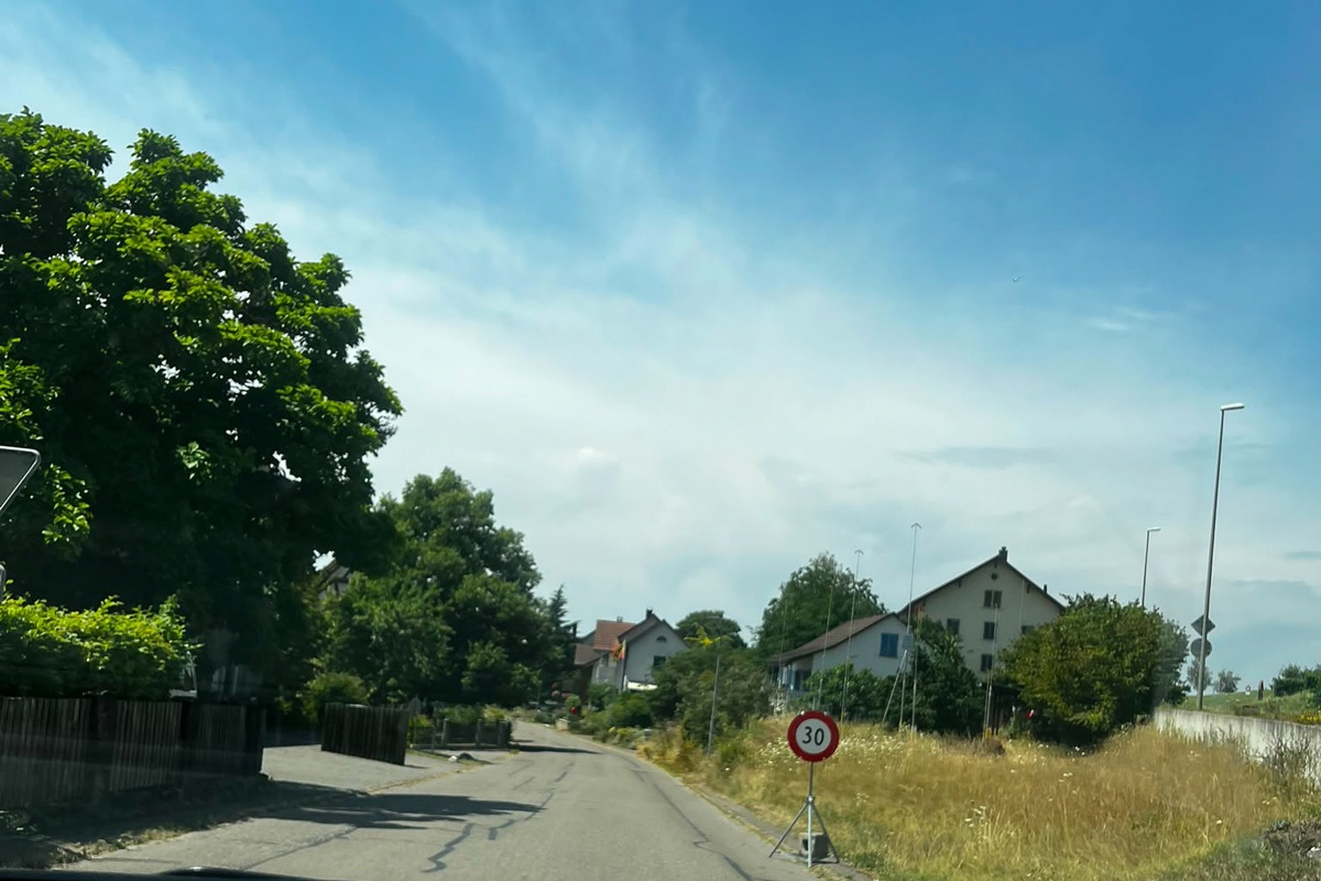 Die neue Signalisation an der Rheinauerstrasse.