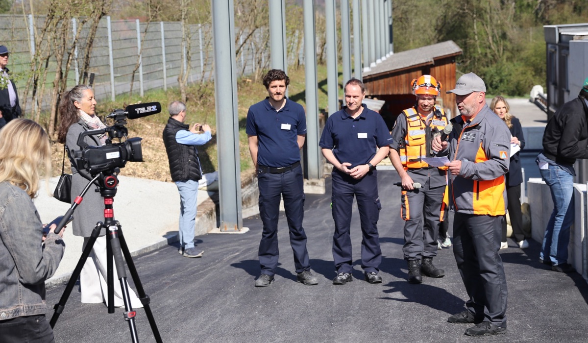 AZA Chef Bruno Litschi (R) Dankt Allen Am Bau Beteiligten Firmen5 AZA Chef Bruno Litschi (R) Dankt Allen Am Bau Beteiligten Firmen5