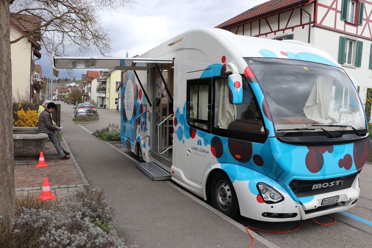 Der «LuftiBus» in Flurlingen lockte zahlreiche Passanten an.