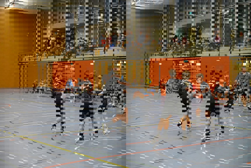 2412 11 Handball Zvg13