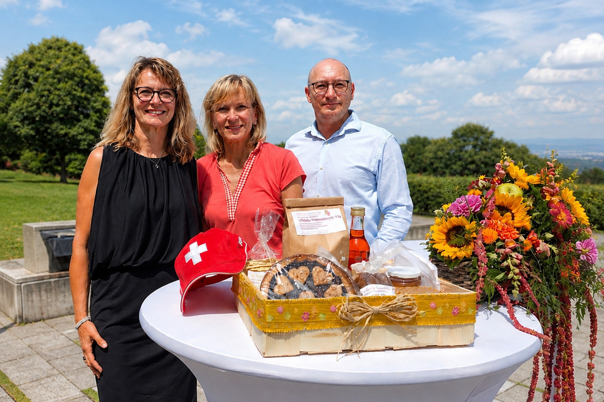 Von links: Moderatorin Helene Staub, Regula Eichenberger, Gemeinderatspräsident Rafael Keller.