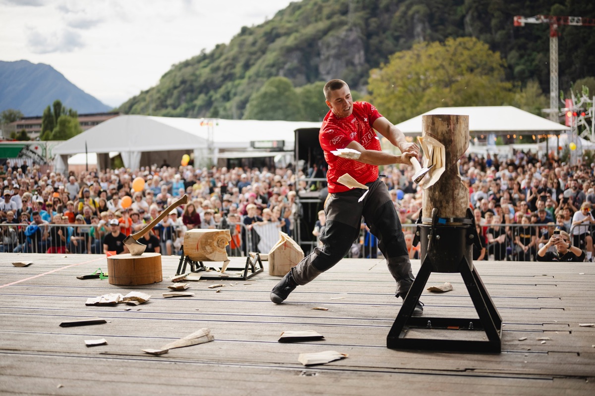 Oliver Reinhard beim «Standing Block Chop»: Der Waltalinger gehört zu den Mitfavoriten in der DACH-Meisterschaft.