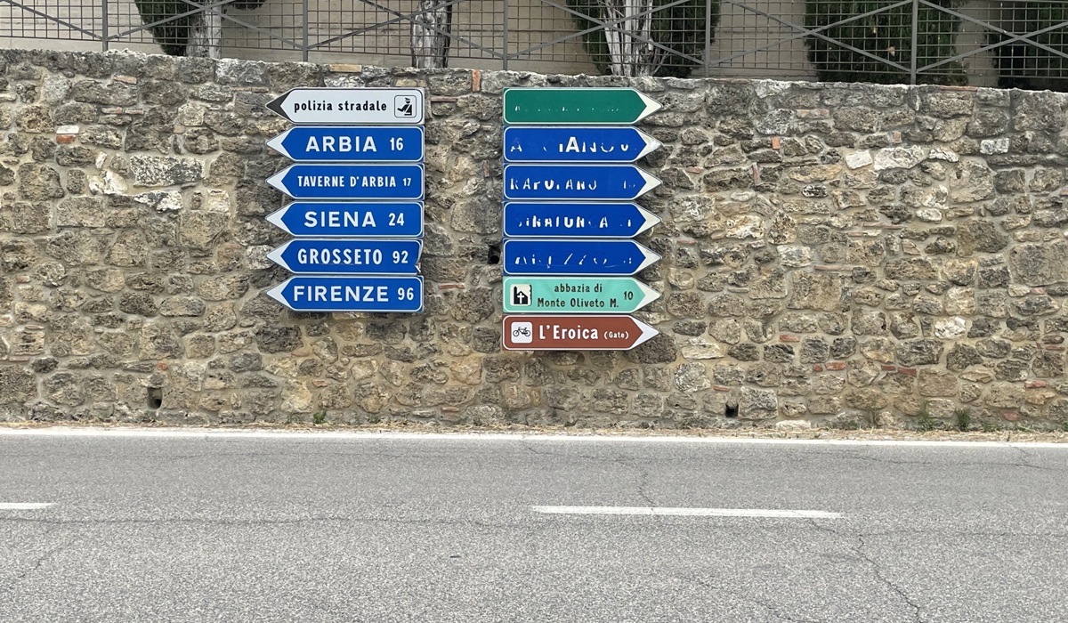 5-wegweiser-in-der-toskana-nicht-lesbar-keine-hilfe-dh-auf-navi-angewiesen4.jpg 5-wegweiser-in-der-toskana-nicht-lesbar-keine-hilfe-dh-auf-navi-angewiesen4.jpg