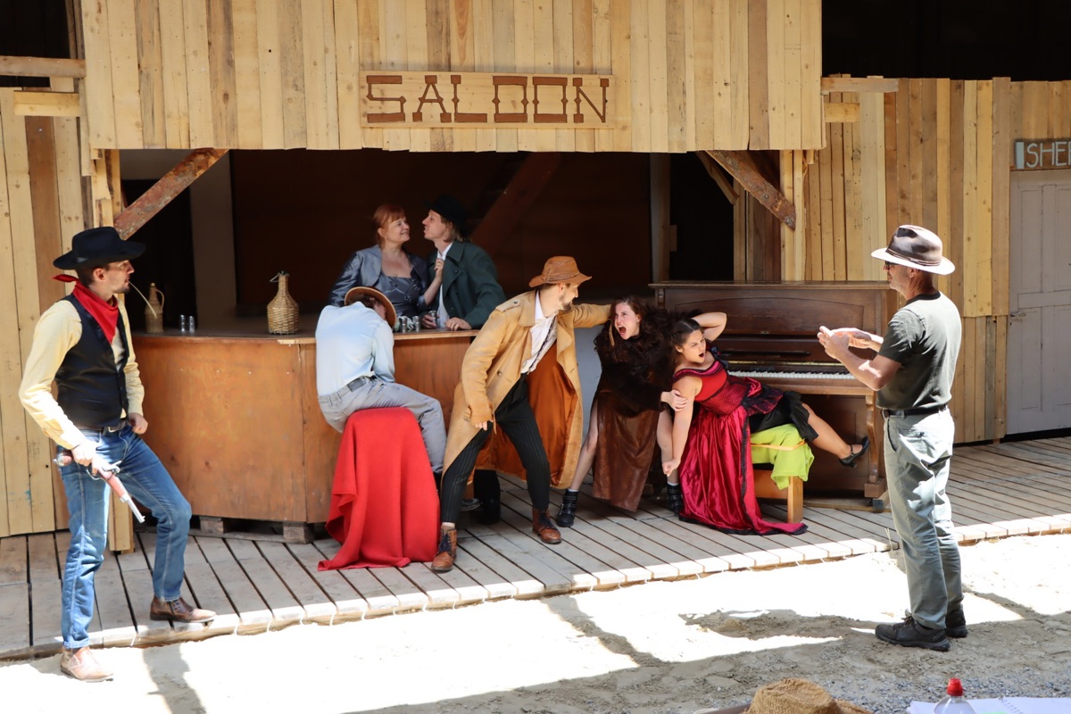 Ach so, die Fotografin will Action? Kann sie haben! Wozu sonst sind diese Damen und Herren Profis? Ach so, die Fotografin will Action? Kann sie haben! Wozu sonst sind diese Damen und Herren Profis?