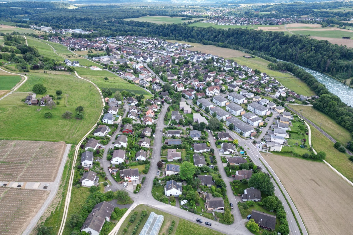 Schon heute gilt das Regime auf der Dorfstrasse ab dem östlichen Dorfeingang bis zum Ende des Schulareals. Der Tempo-30-Bereich soll in nördlicher Richtung bis etwa zur Einmündung der Feldeggstrasse erweitert werden.