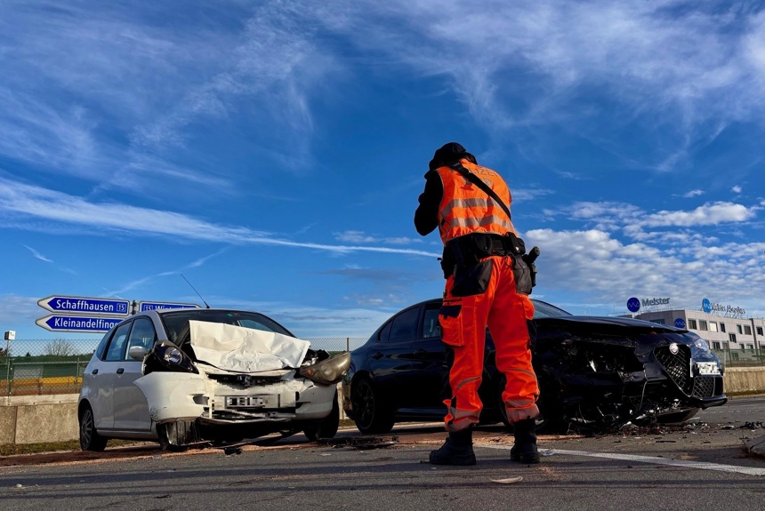 1811 1 Andelfingen Unfall Weinlandstrasse Kapo