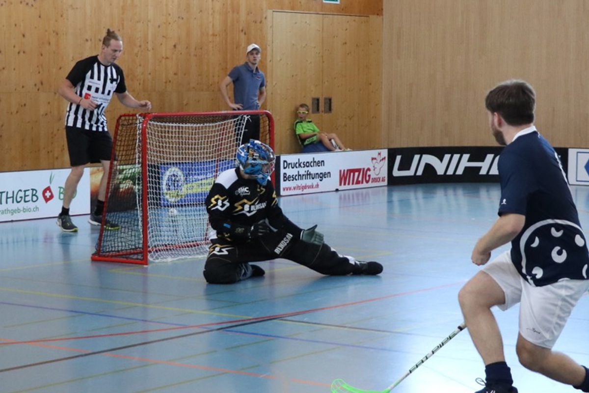 Zehnmal landete der Ball im Tor des UHC Wyland.