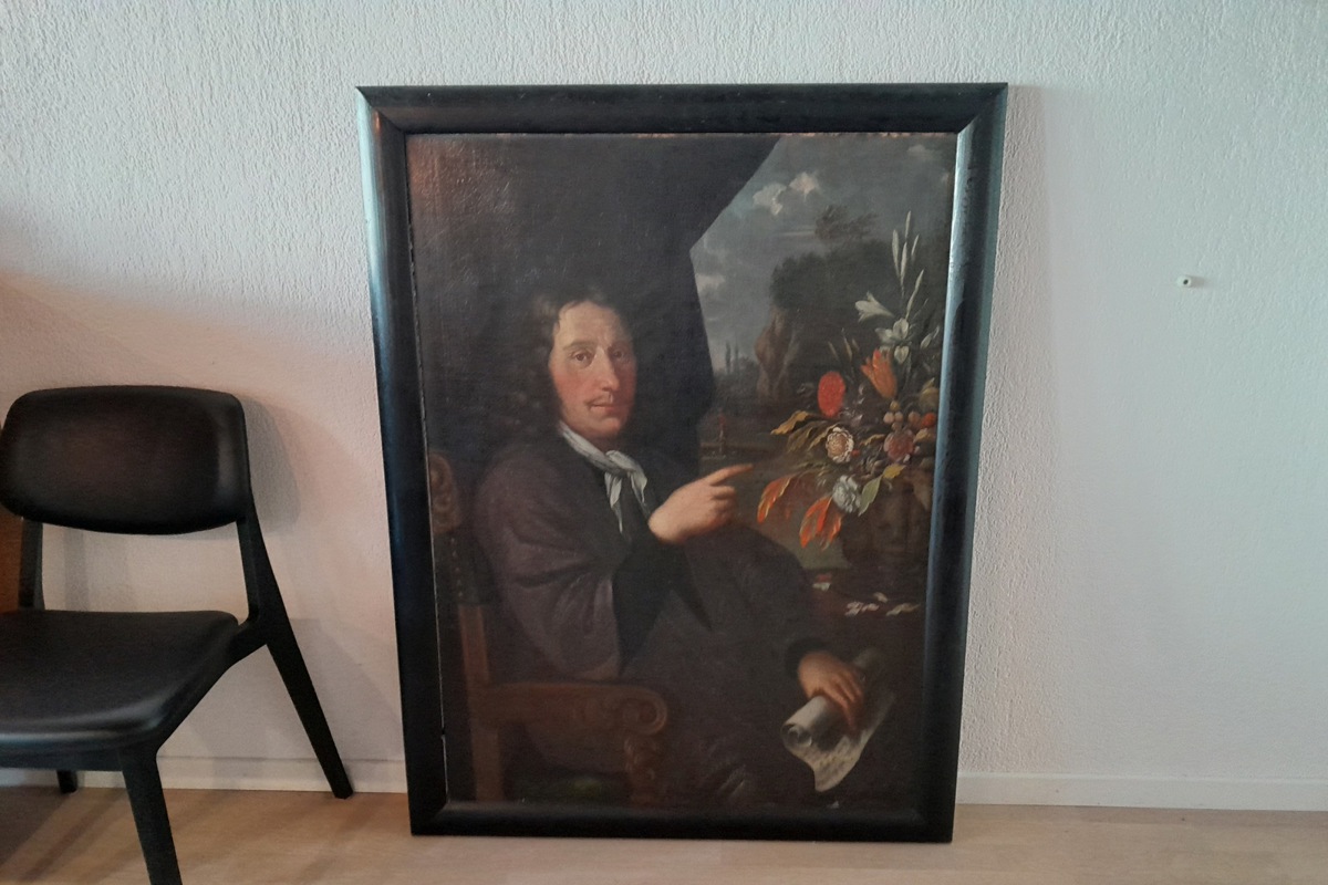 Das Bild von Johann Jakob Blarer von Wartensee steht derzeit an die Wand gelehnt im Bergemer Gemeindehaus. Ein angemessener Platz wird gesucht.