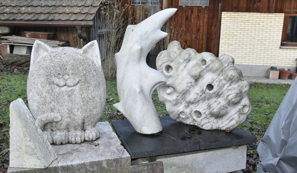 8 Drei Fertige Skulpturen, Die Noch Keinen Festen Platz Haben Cs24 8 Drei Fertige Skulpturen, Die Noch Keinen Festen Platz Haben Cs24