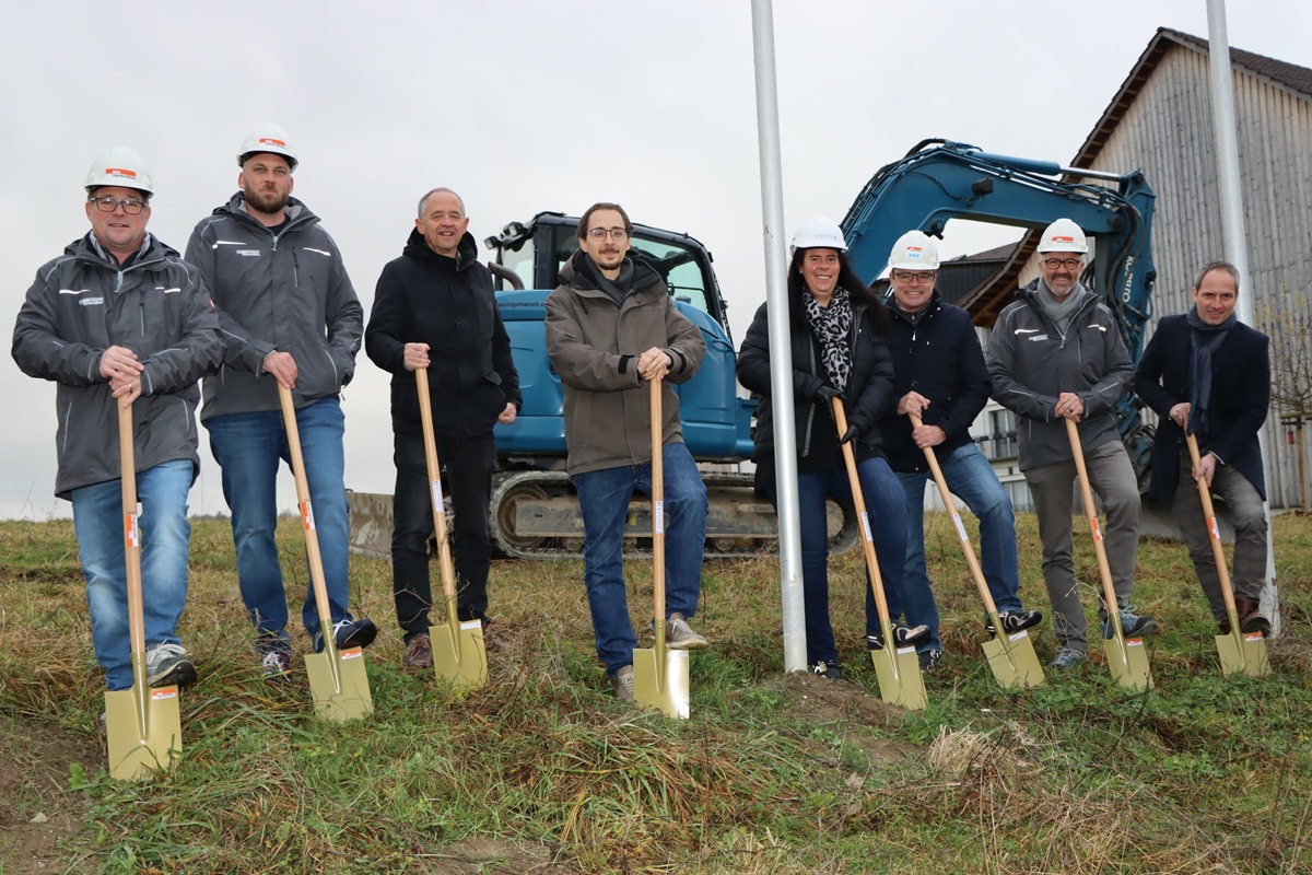 Mit der Überbauung der letzten eingezonten Fläche am Orenberg wurde gestern offiziell gestartet. Von links: Hugo Schmidli Mit der Überbauung der letzten eingezonten Fläche am Orenberg wurde gestern offiziell gestartet. Von links: Hugo Schmidli
