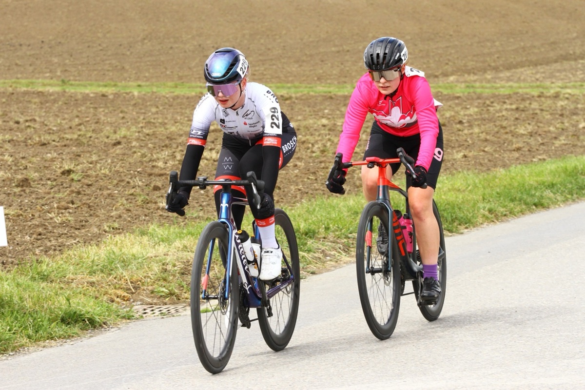 Selina Witzig (rechts) konnte bei ihrem Heimrennen in Diessenhofen nur zwei Tage nach starken Auftritten auf der offenen Rennbahn in Oerlikon nicht mit den besten Fahrerinnen mithalten.