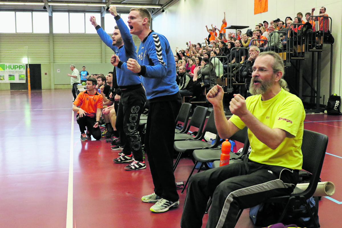 Freude herrscht im Lager des HC Andelfingen: Die erste Mannschaft bleibt bestehen und steigt in die 1. Liga auf.