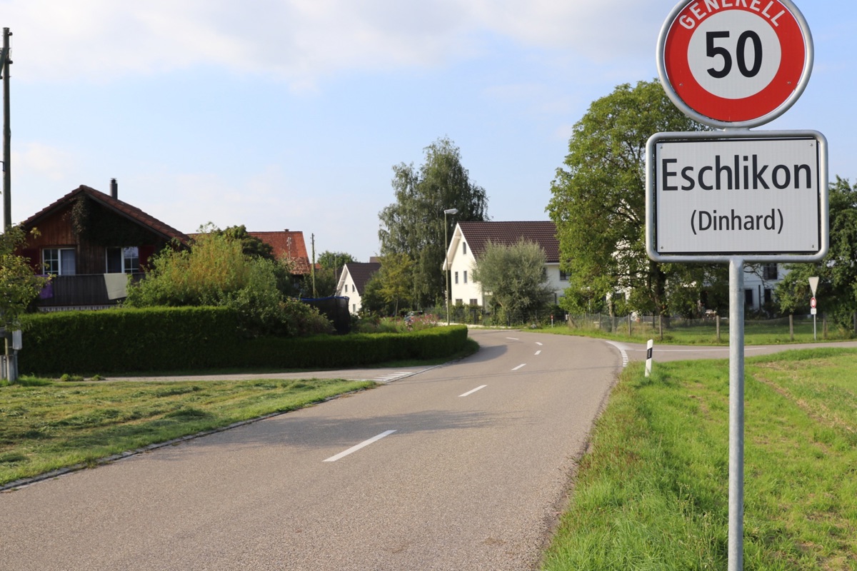 Noch ist die Höchstgeschwindigkeit 50 signalisiert. Die Zukunft könnten Tempo 30 und Eingangstore sein.