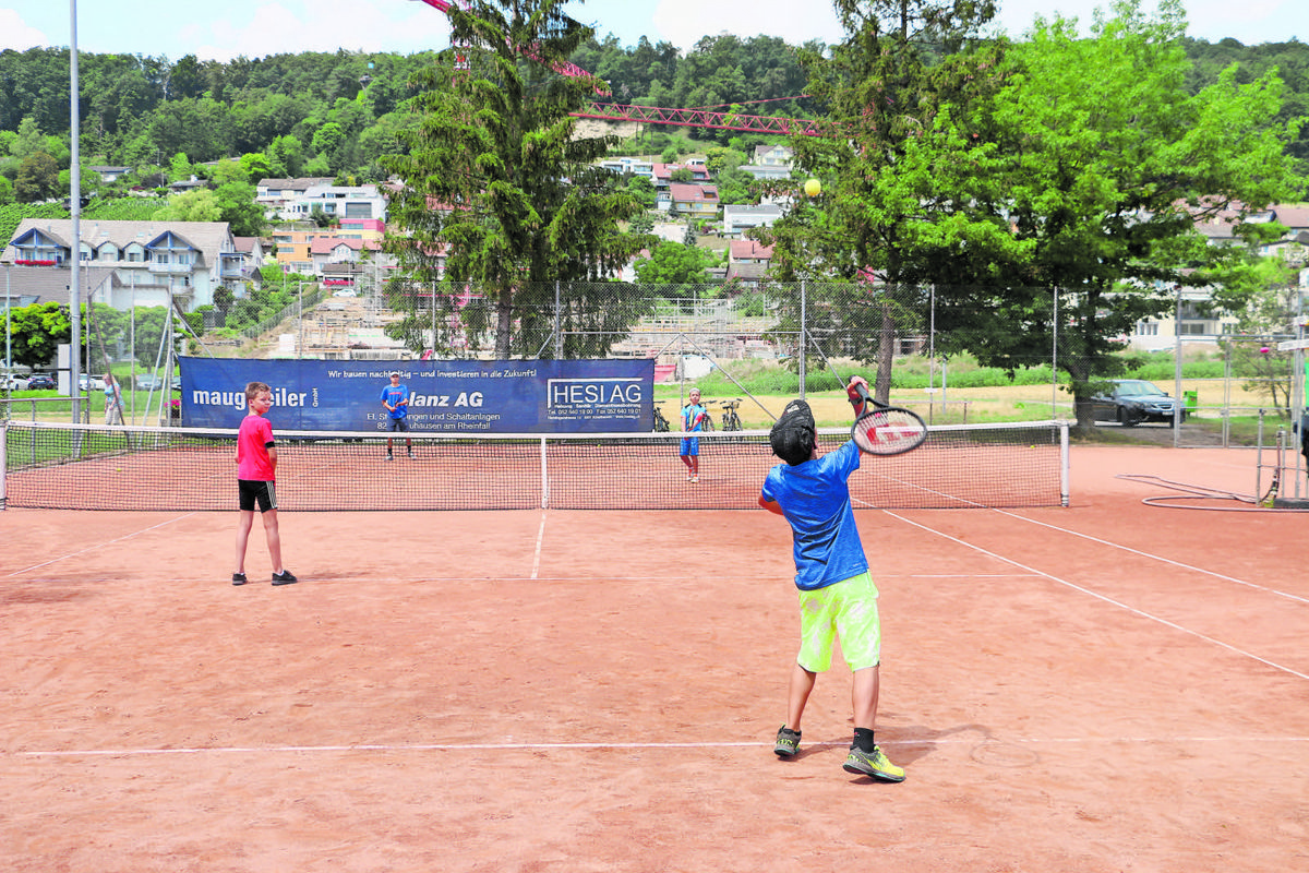 Ein guter Aufschlag ist wichtig im Tennis