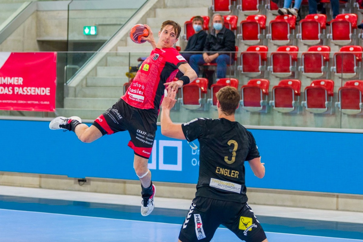 Pfadi Winterthur (rot) spielte sich auf dem schnellstmöglichen Weg in den Halbfinal.